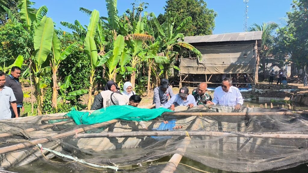 Sinergi TMMD ke-129: Menyemarakkan Ekonomi Desa Luwung Kencana