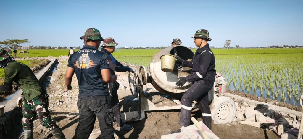 Utilisasi Mesin Molen Percepat Proses Pembangunan Dalam TMMD Ke-129 Kodim 1404/Pinrang