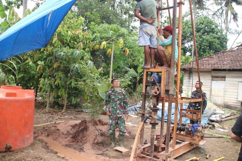 Atasi Kesulitan Air Bersih, Satgas TMMD 129 Kodim 0412/LU Bangun Sumur Bor di Sungkai Utara