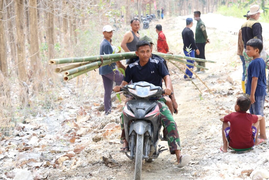 Kebersamaan di Desa Tlemang: Prajurit dan Warga Sambut HUT Kemerdekaan