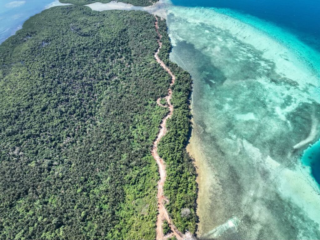 Warga Kepulauan Umbele Rayakan Terwujudnya Jalan Impian