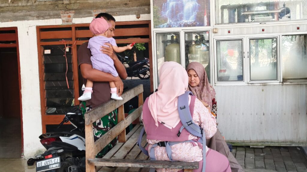 Keceriaan yang Mengikat: Momen Indah TMMD ke-129 Bersama Anak-Anak di Tlemang