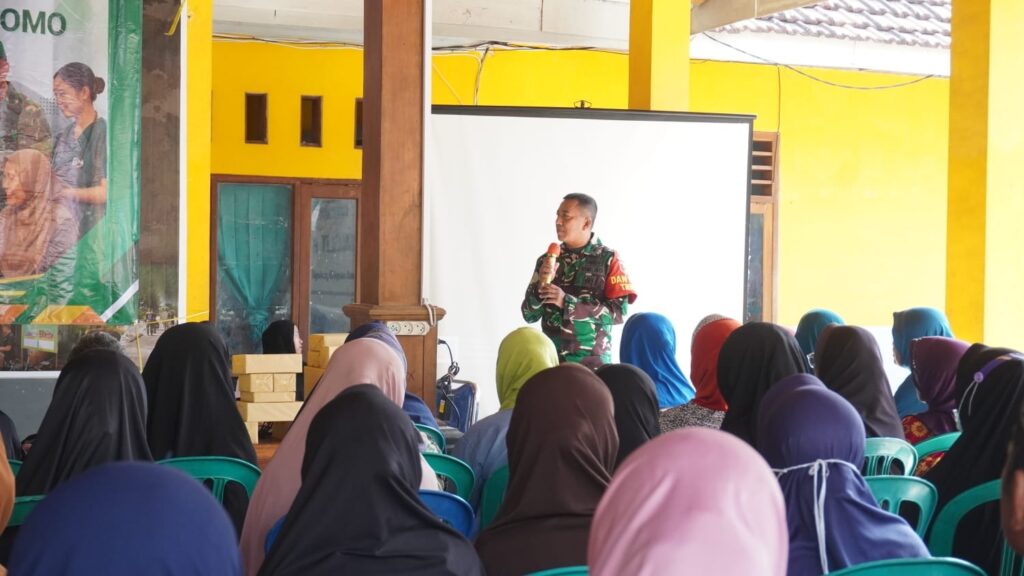Pelayanan Kesehatan Gratis untuk Lansia, Satgas TMMD 129 dan RSUD Dr. Soetomo Gelar Baksos di Tlemang