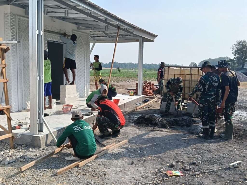 Kerja Sama Satgas TMMD dan Masyarakat Percepat Realisasi Musala dan Fasilitas MCK