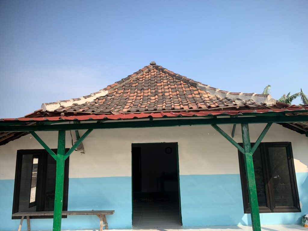 Kodim 0813/Bojonegoro Lakukan Pengecatan RTLH Bapak Samijan