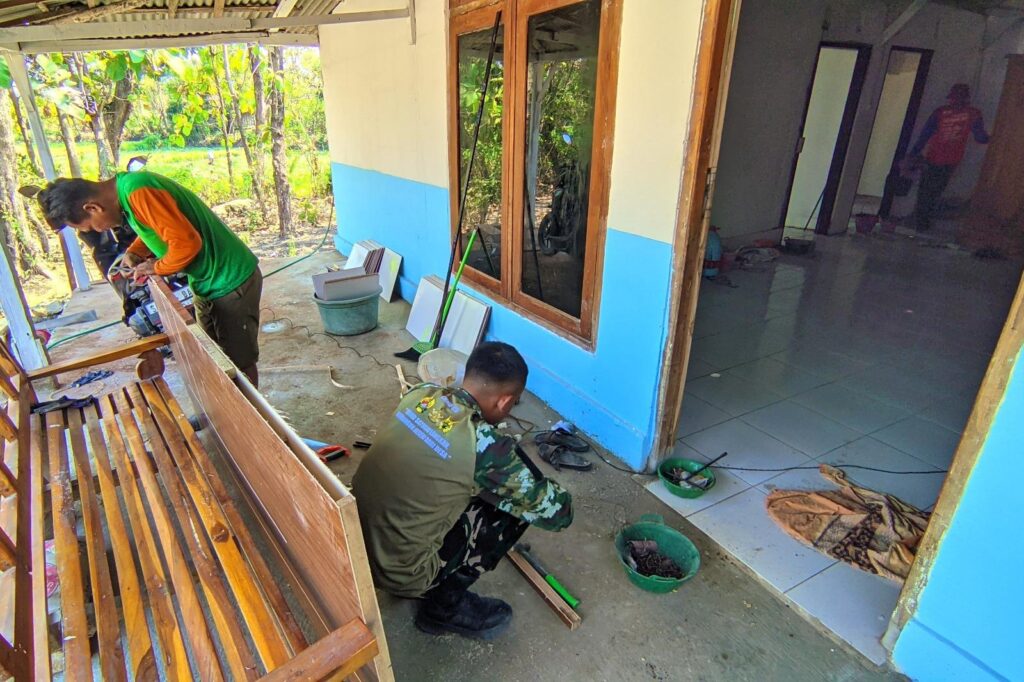 Kolaborasi Harmonis: Satgas TMMD 129 Bojonegoro Bersama Warga Kesongo Mewujudkan Harapan Ibu Jasmiati