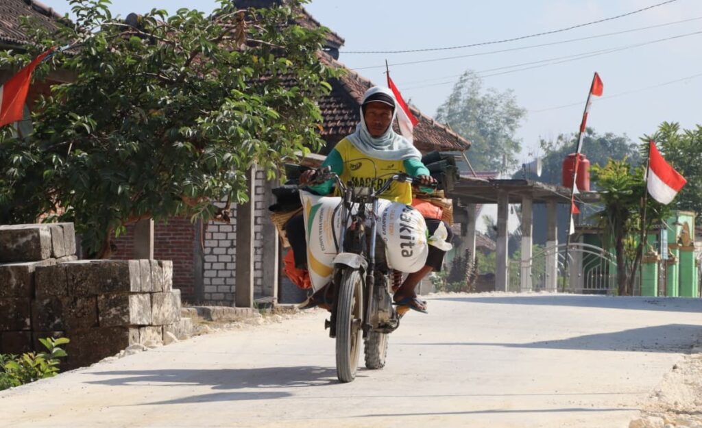 Transformasi Desa Kesongo: Jalan Beton TMMD 129 Memudahkan Akses Warga