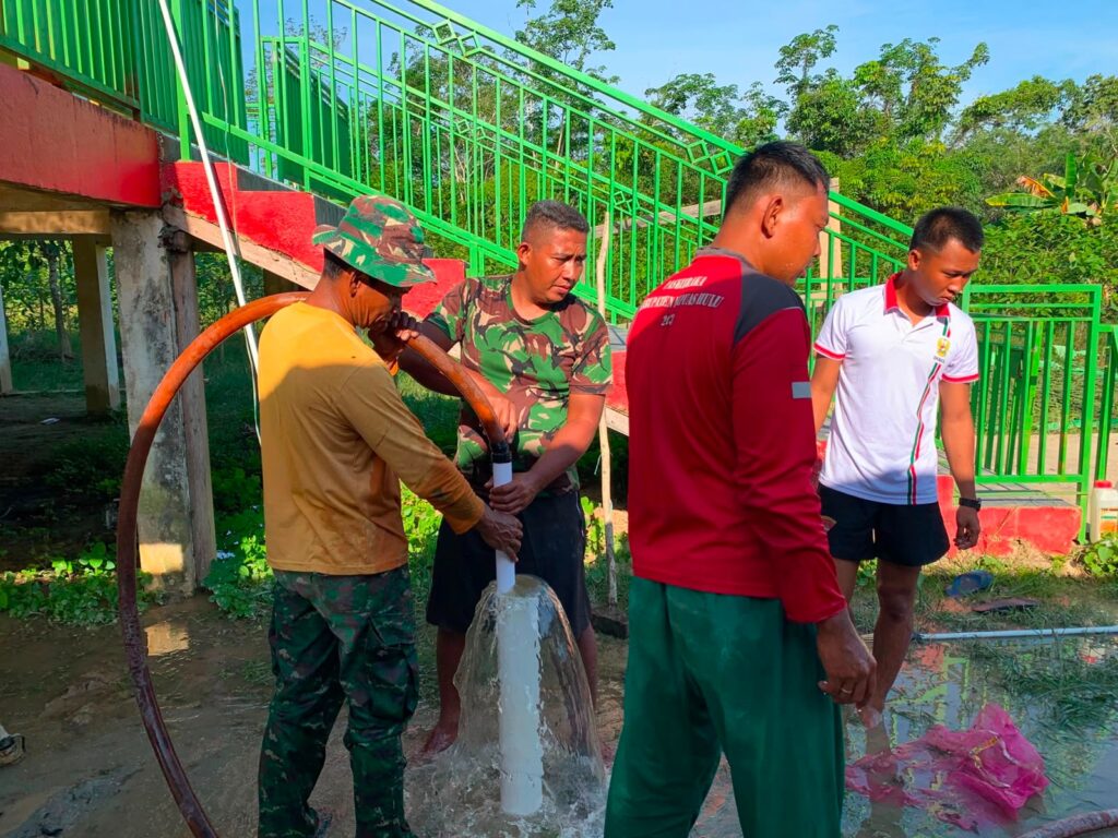 Upaya Pembangunan Fasilitas Air Bersih di Masjid Al-Hidayah oleh Satgas TMMD