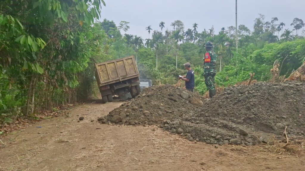 Peran Distribusi Material dalam Proyek Pembangunan Jalan TMMD Ke-129 Kodim 0102/Pidie