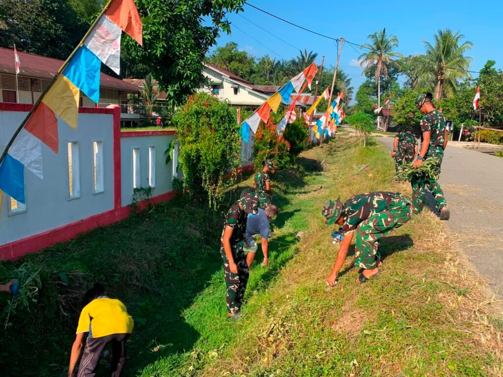 Kolaborasi TNI dan Warga Dalam Aksi Bersih-Bersih di Desa Ulak Pauk