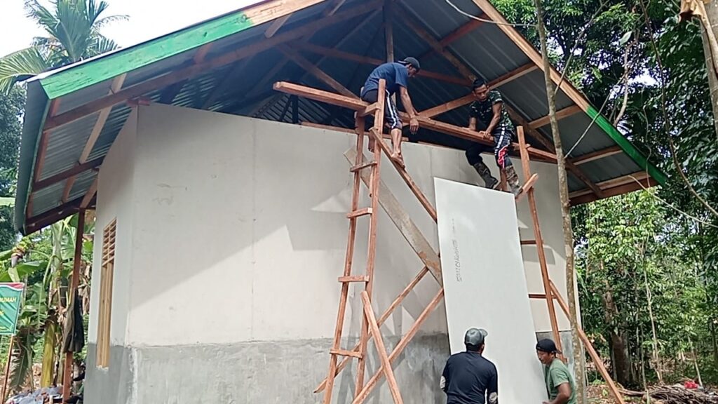 Kegiatan Satgas TMMD Kodim 0102/Pidie Mewujudkan Rumah Layak Huni di Desa Lhok Panah