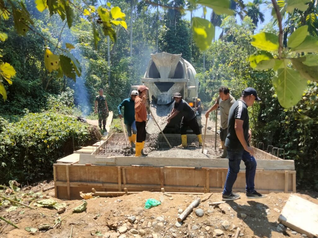 Sinergi Kuat Satgas TMMD dan Komunitas Lokal dalam Pembangunan Infrastruktur Pertanian