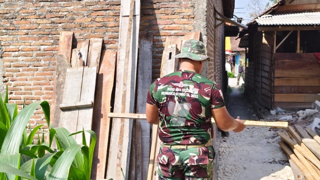 Komitmen Berkualitas: Satgas TMMD ke-129 Kodim 0812/Lamongan Memilih Kayu Unggul untuk Konstruksi Bangunan