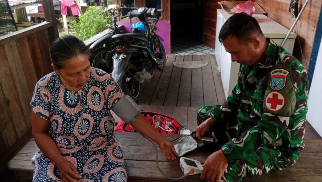 Satgas TMMD Adakan Pengobatan Gratis untuk Masyarakat di Daerah Terpencil