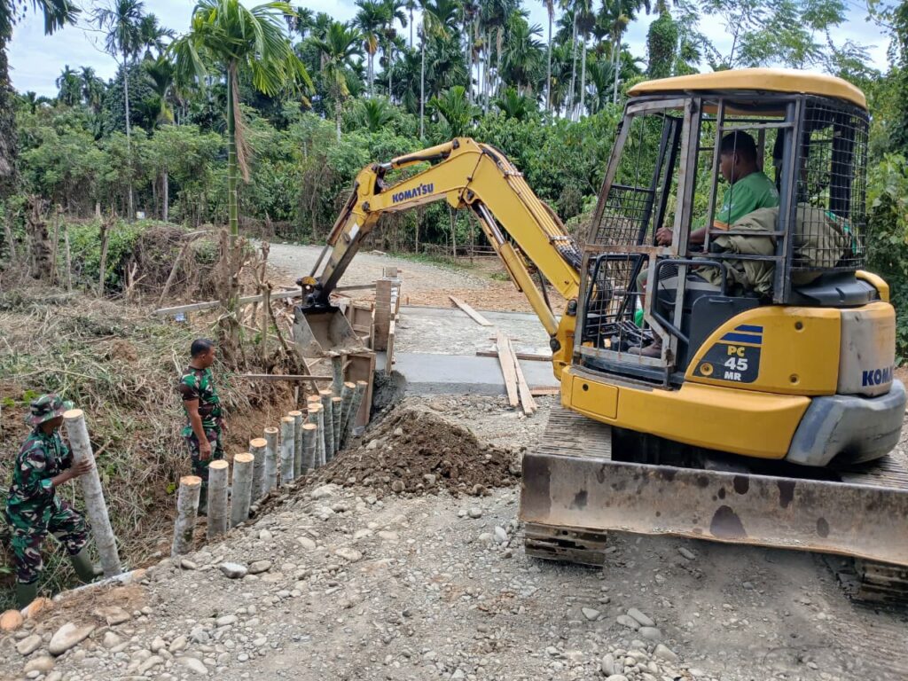 Penguatan Struktur Jembatan, Satgas TMMD Ke-129 Kodim 0102/Pidie Gelar Pemasangan Cerucuk