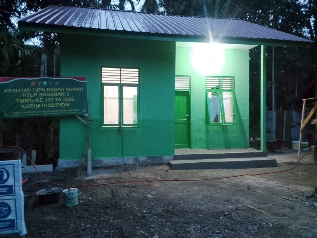 Kepedulian TNI Terhadap Masyarakat Terwujud dalam Rehab RTLH Umar Amin di TMMD Ke-129