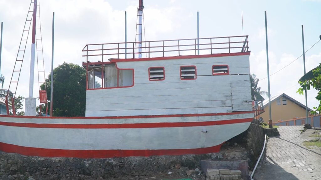 Miniatur Kapal Warnai Desa Umbele melalui Kolaborasi Satgas TMMD dan Warga