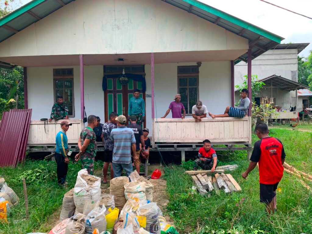 Kolaborasi Warga dan TNI, Satgas TMMD Kodim 1206/Putussibau Mulai Pembangunan MCK di Dusun Belatung