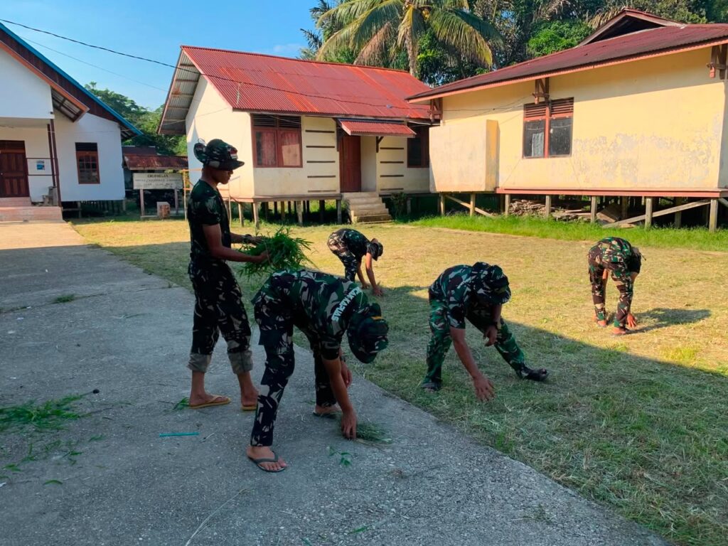 Aksi Bersih Desa: TNI dan Warga Ulak Pauk Satukan Tenaga