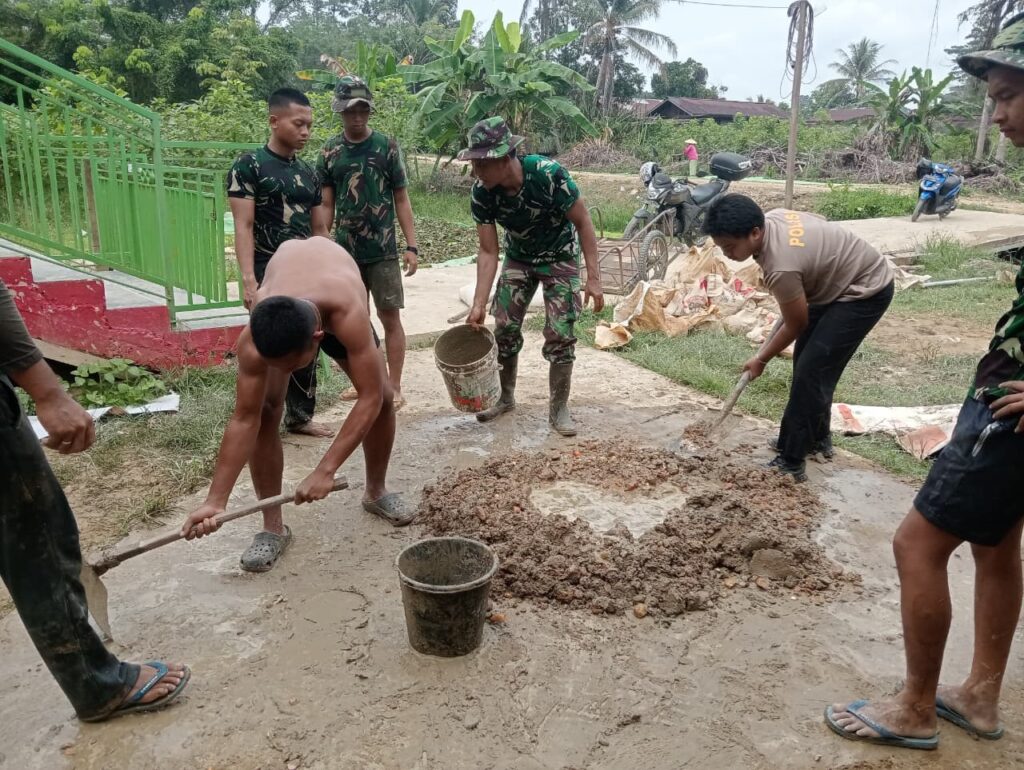 Pembangunan Tandon Air oleh Satgas TMMD ke-129 Kodim 1206/Putussibau untuk Warga Kapuas Hulu