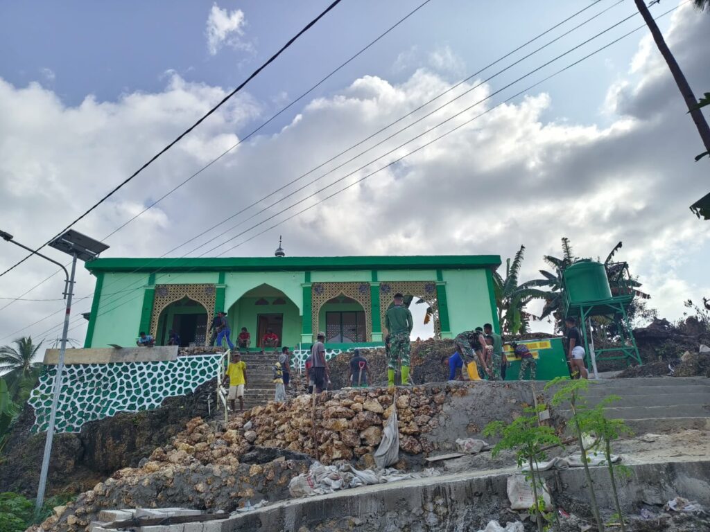 Pengecoran Lantai Masjid, Satgas TMMD Tunjukkan Kepedulian