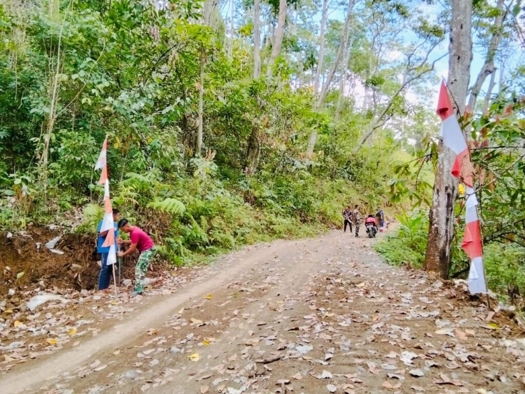 Keceriaan Menjelang Akhir TMMD ke-129, Satgas dan Warga Hiasi dengan Bendera dan Umbul-Umbul