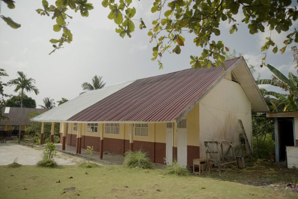 Ruang OSIS SMPN 2 Bungku Selatan Tampak Segar Usai Renovasi TMMD