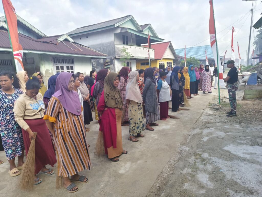 Kebersamaan Ibu-Ibu dan Satgas TMMD dalam Persiapan Penutupan TMMD Ke-129