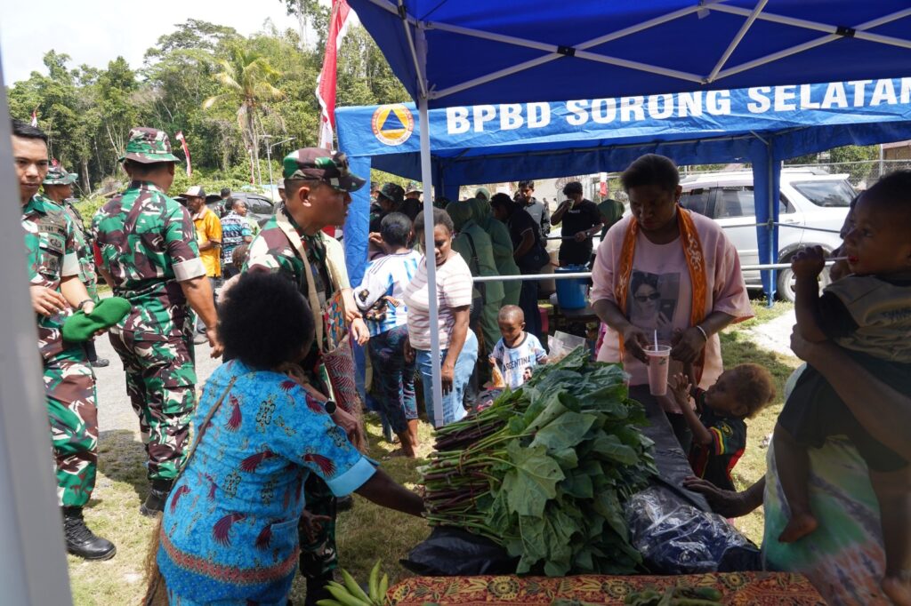 Produk Kebun Mama-Mama Sesor Memperkaya Acara Penutupan TMMD Ke-129