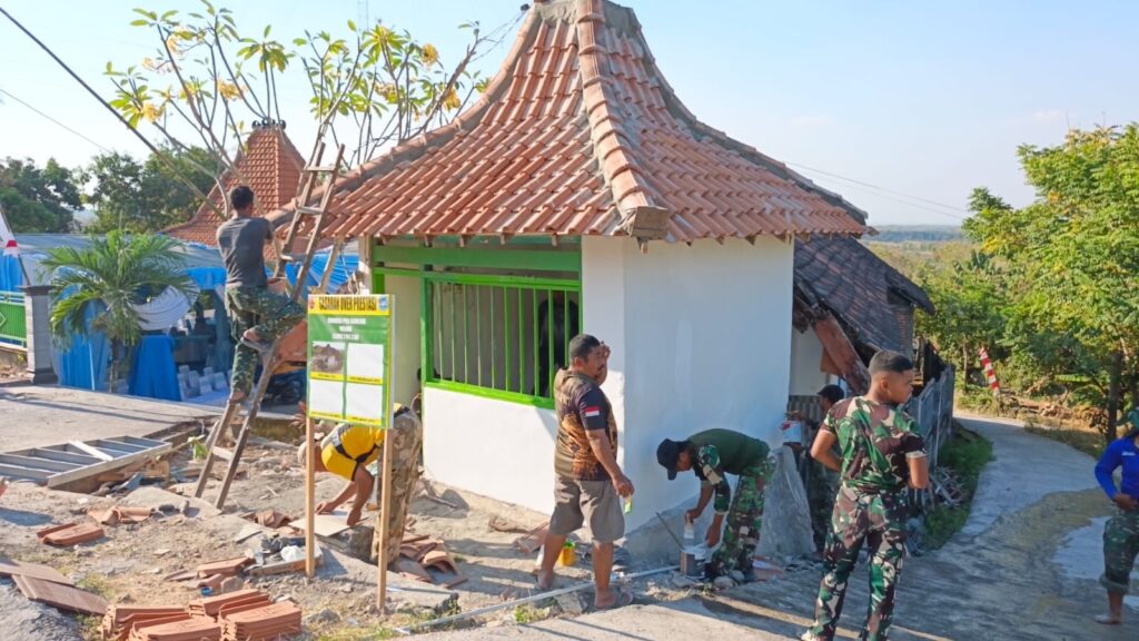 Keindahan Baru Pos Kamling Desa Tlemang Berkat Tangan Kreatif Serka Anom dan Rekan