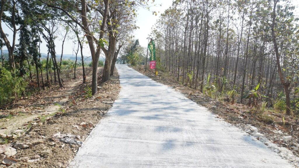 Transisi Jalan Desa Tlemang: Dampak Positif dari Rabat Beton TMMD 129 Kodim 0812/Lamongan