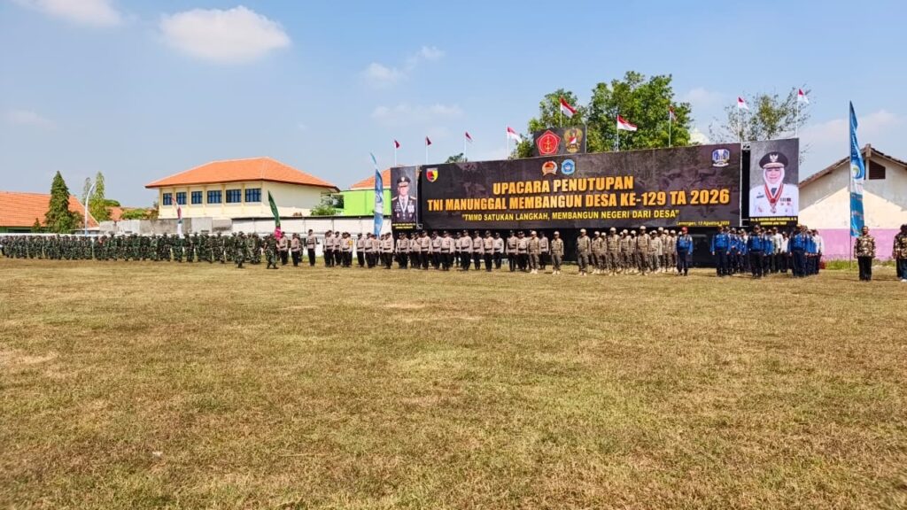 Perkuat Kerjasama Multisektor, Pasukan Upacara TMMD 129 Kodim 0812/Lamongan Meriahkan Penutupan