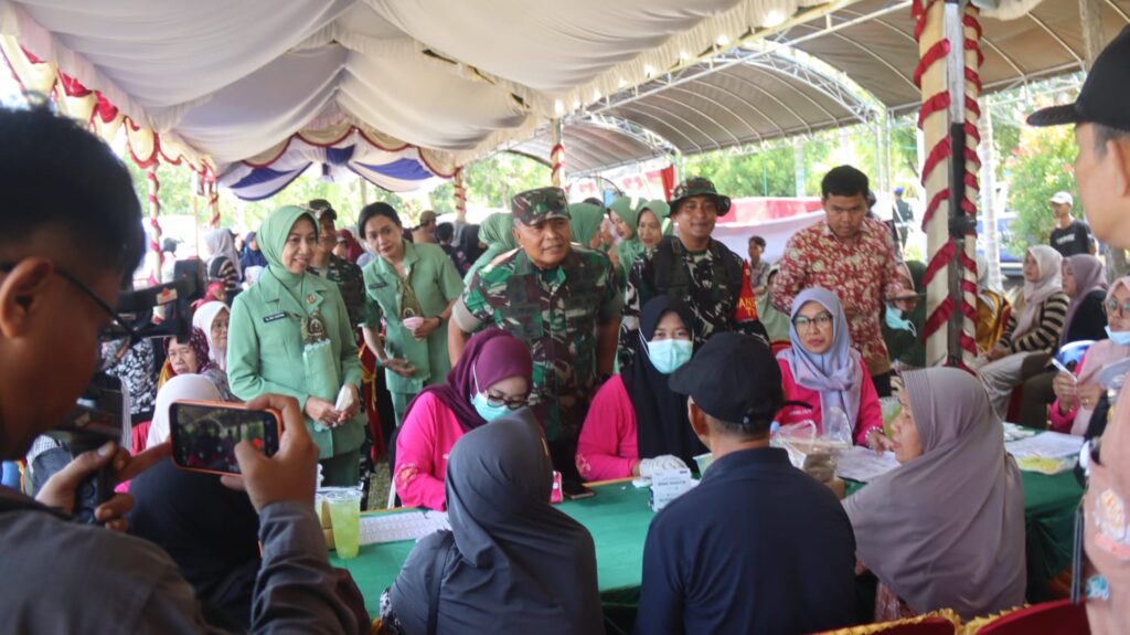 Kegiatan Kemanusiaan TMMD Ke-129: Donor Darah dan Pengobatan Gratis untuk Warga Kapuas