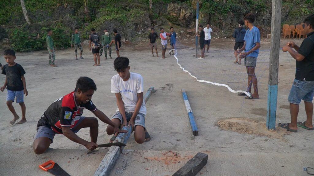 Semangat Warga Desa Polewali dalam Mendapatkan Bantuan Olahraga dari TMMD Ke-129