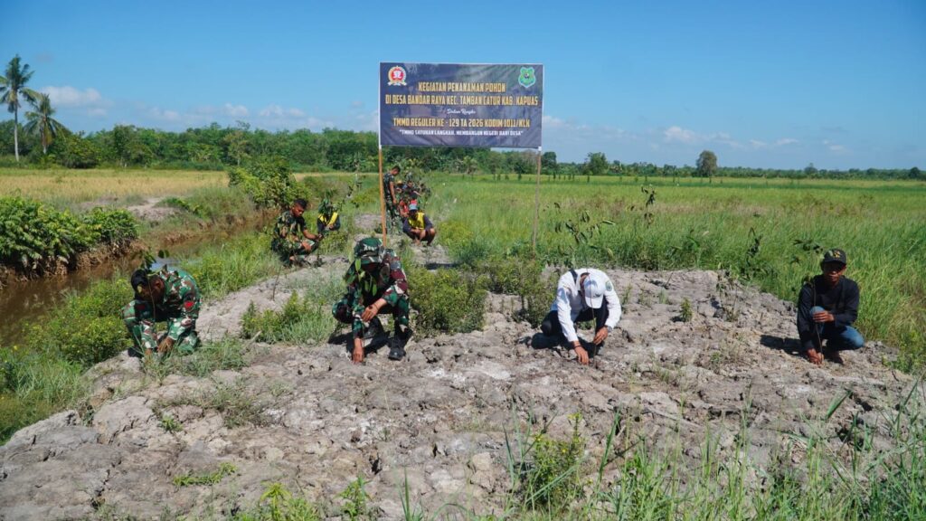 Program Penanaman Pohon oleh Satgas TMMD Ke-129 di Kapuas