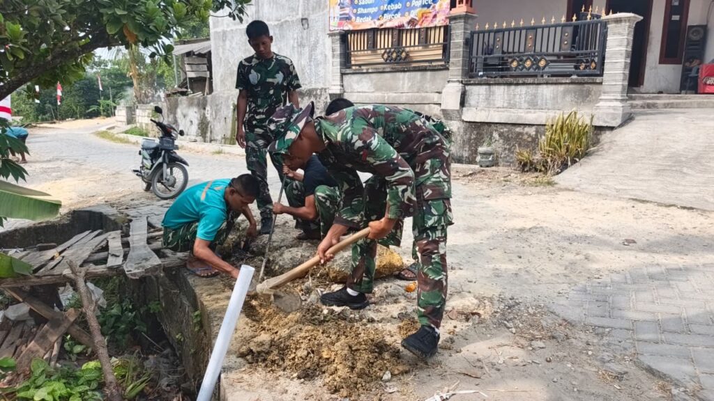 Kerja Sama Pemasangan Pipa Air Bersih, Satgas TMMD 129 Bersama Warga Tlemang Jalankan Program Penting