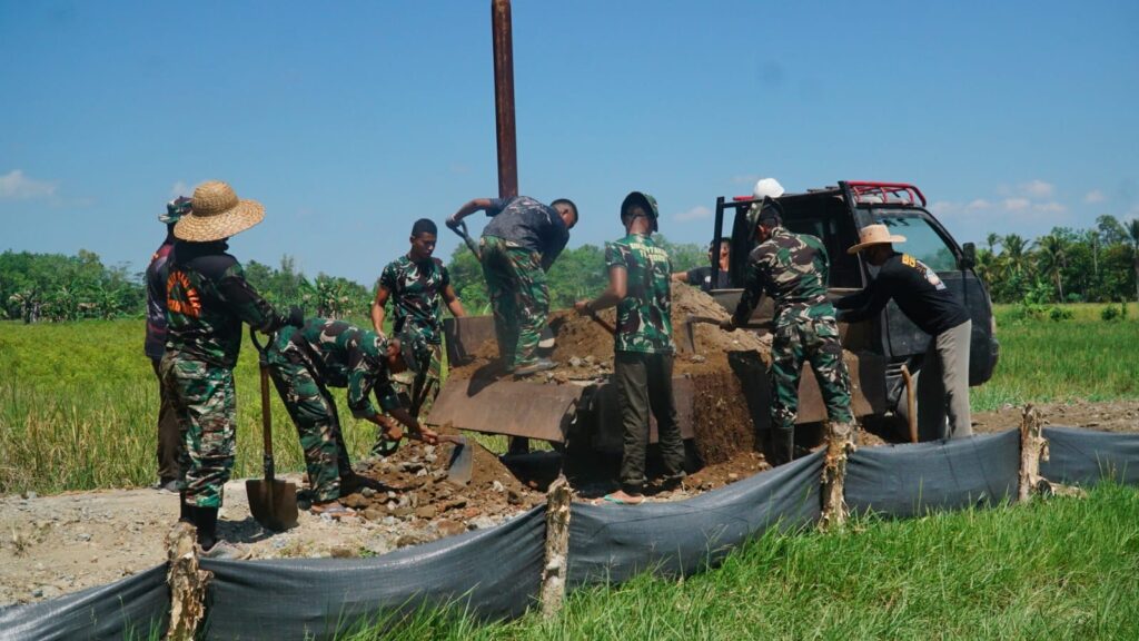 Prioritas Kualitas dalam Penimbunan Jalan oleh Satgas TMMD Ke-129