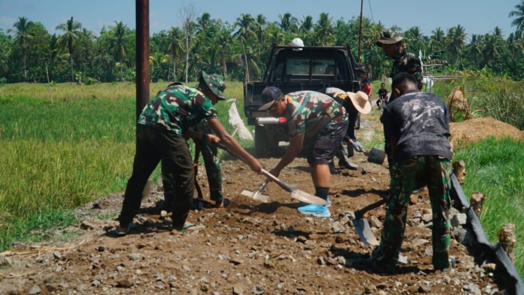 Pembangunan Jalan 1,2 Kilometer di Desa Bandar Raya Digenjot oleh Satgas TMMD Ke-129