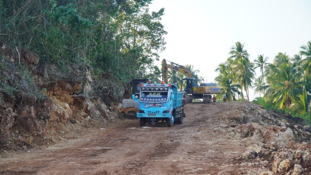 Kabar Baik, Jalan Antar Kepulauan Umbele Kini Bisa Dilewati Truk