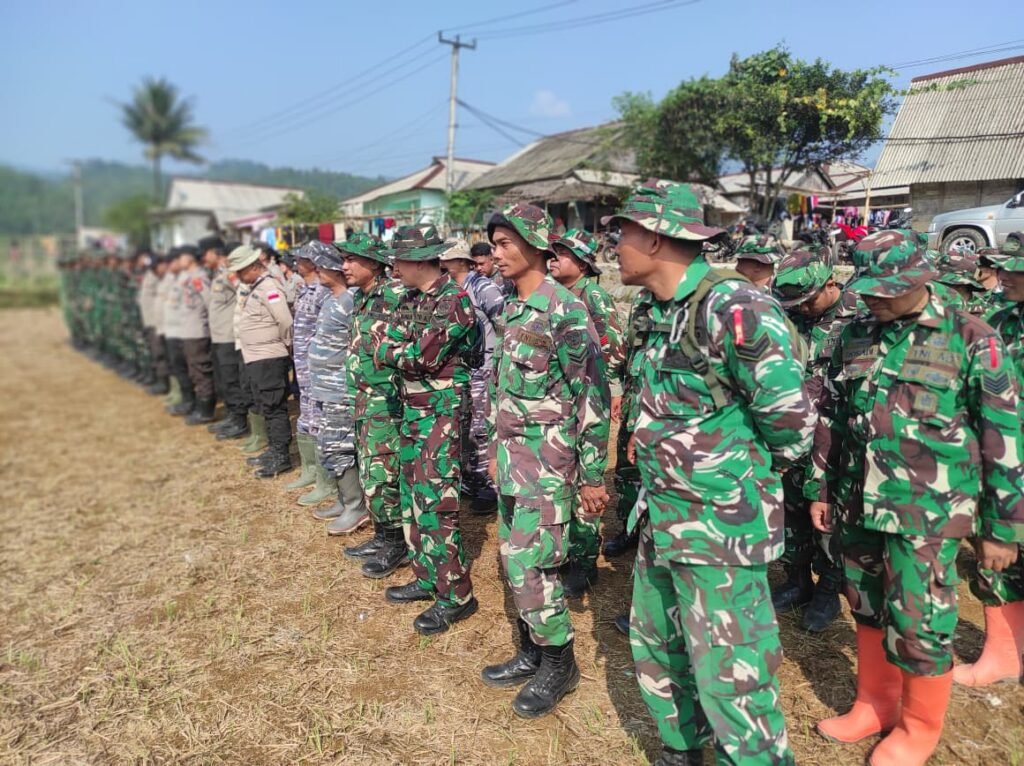 Tim TMMD ke-130 Lakukan Apel Pagi Sebelum Memulai Renovasi RTLH di Lebak