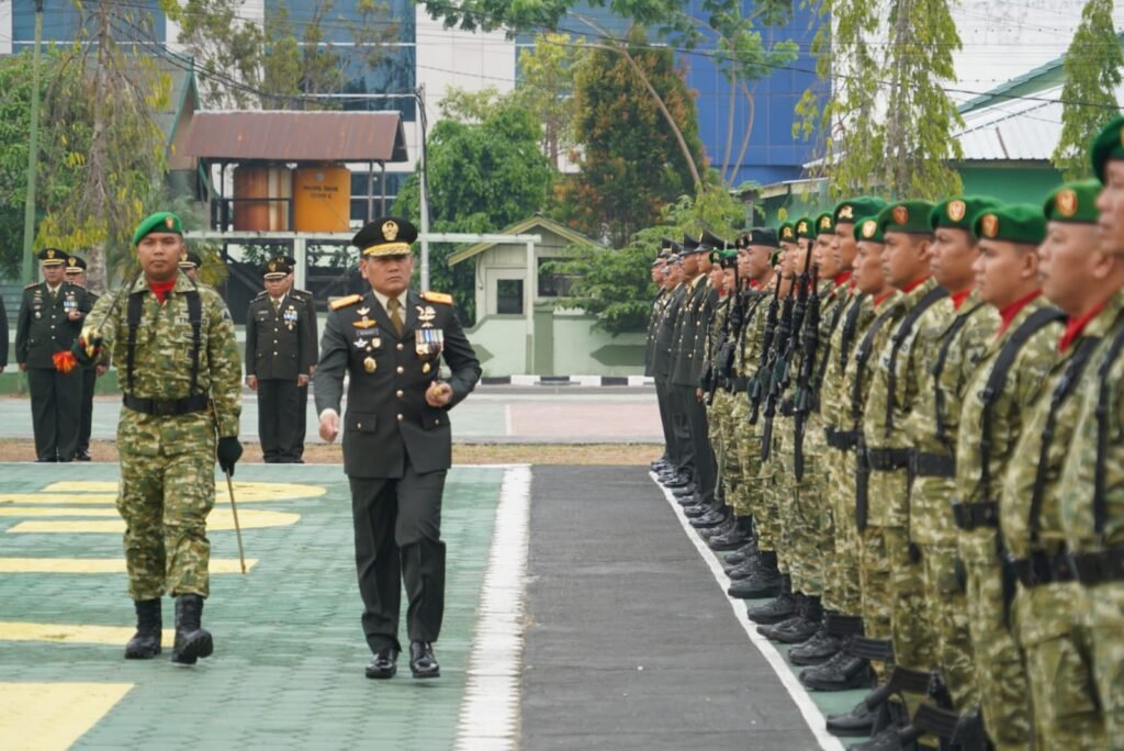 Kepala Staf Jenderal Pimpin Perayaan HUT TNI Ke-81 di Makorem 102