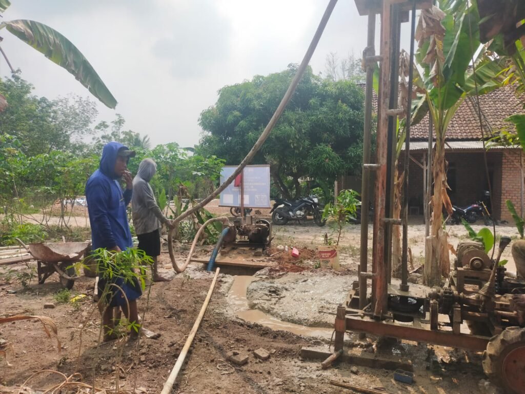 Sumur Bor TMMD ke-130: Solusi Air Bersih bagi Warga Gunung Sangkaran