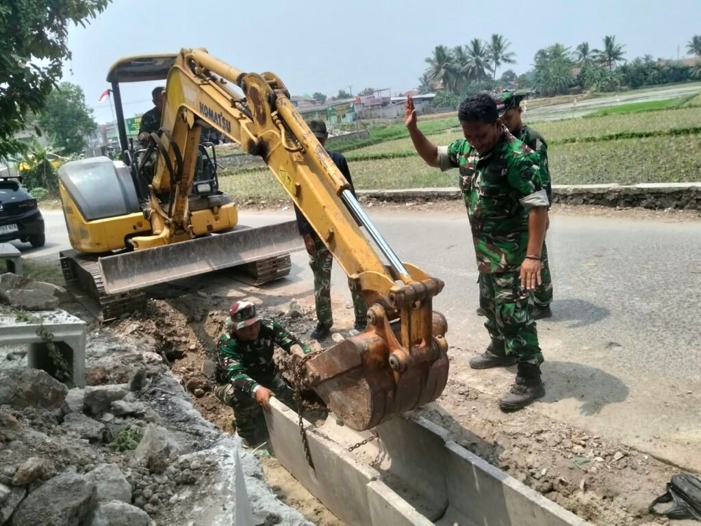Inisiatif Satgas TMMD ke-130 untuk Optimalisasi Sistem Drainase di Sumur Bandung