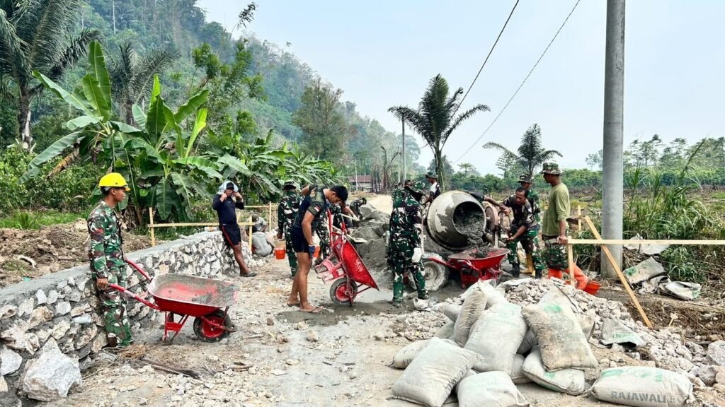 Pembangunan Jalan Di Parumpanai Tingkatkan Kualitas Hidup Melalui TMMD Ke-130