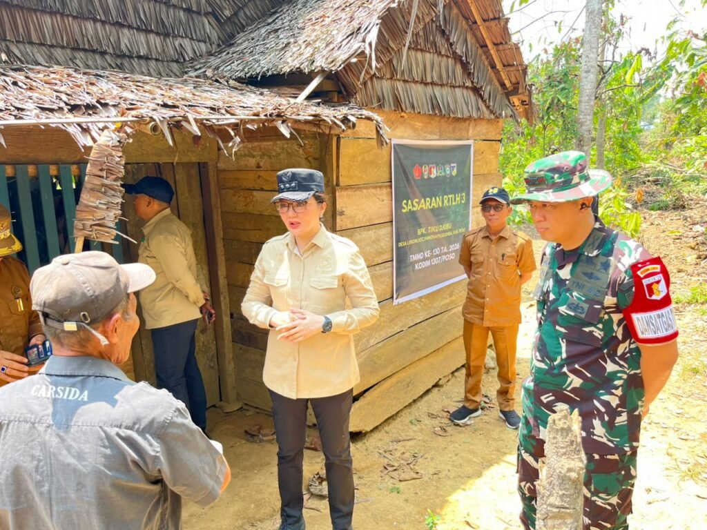 Kunjungan Bupati Poso dan Dandim dalam Program Perbaikan Rumah di Leboni