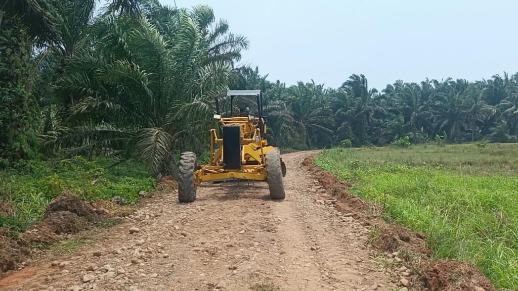Warga Kandang Limun Bersatu Dalam Pembangunan Jalan untuk Masa Depan