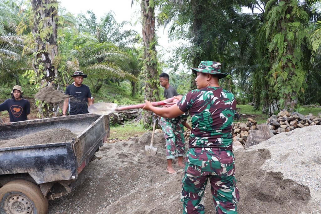 Partisipasi Aktif Warga Kandang Limun dalam Program TMMD Pembangunan Jalan