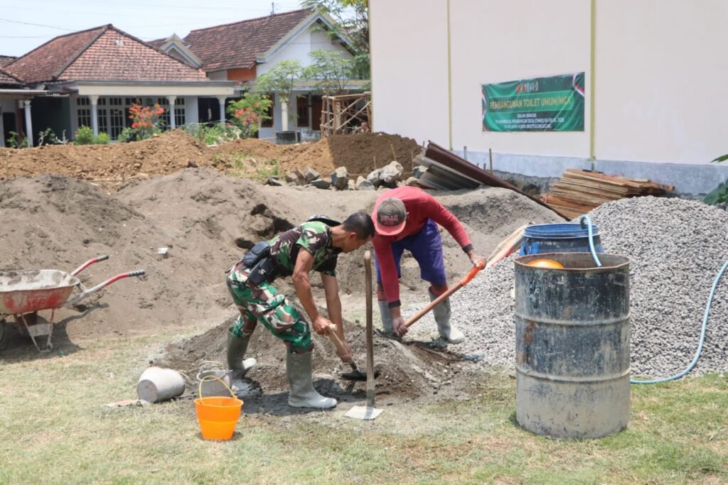 Pembangunan Sarana Sanitasi di Desa Pojok Melalui Program TMMD ke-130