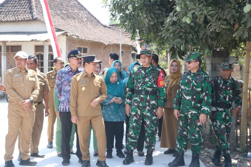 Keterlibatan Masyarakat dan TNI dalam Pembangunan Desa di Tulungagung