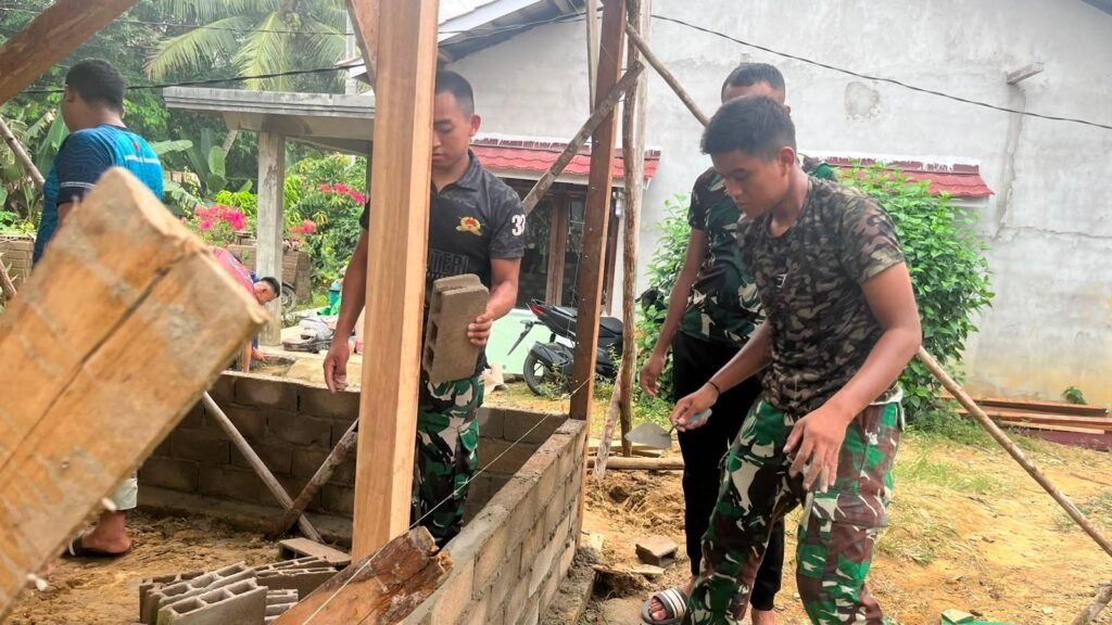 Proses Konstruksi Rumah Ibu Suhanim Di Landak Memperkuat Struktur Dengan Batako